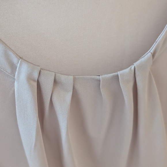 New York & Company champagne color stretch short sleeve top. Size small - Picture 8 of 8